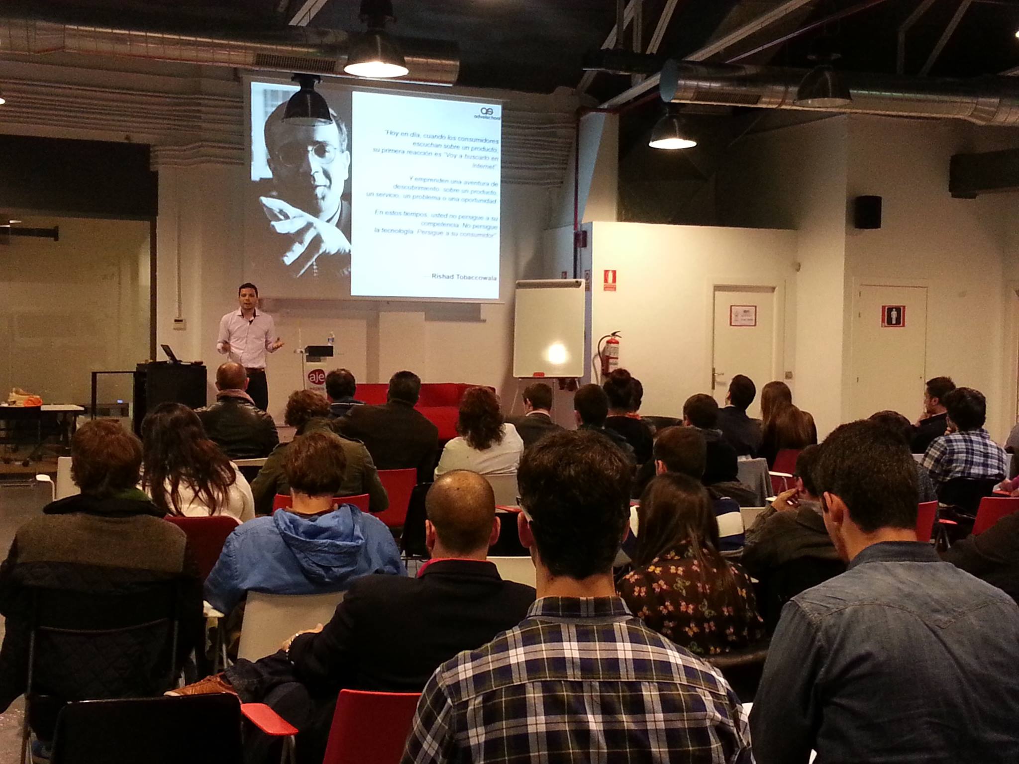 Juan Pittau en Adveischool España — formación presencial en marketing digital