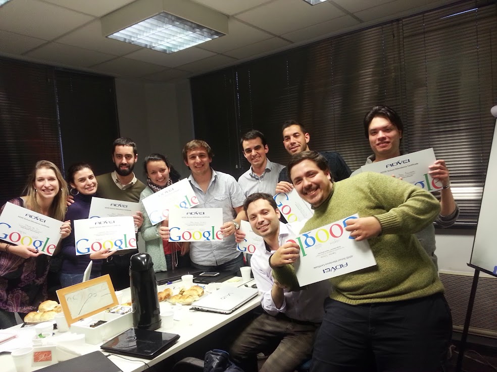 Alumnos con certificados Google tras formación con Juan Pittau