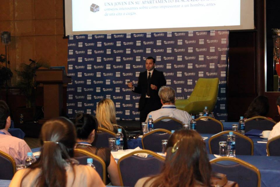 Juan Pittau — presentación en evento de marketing digital